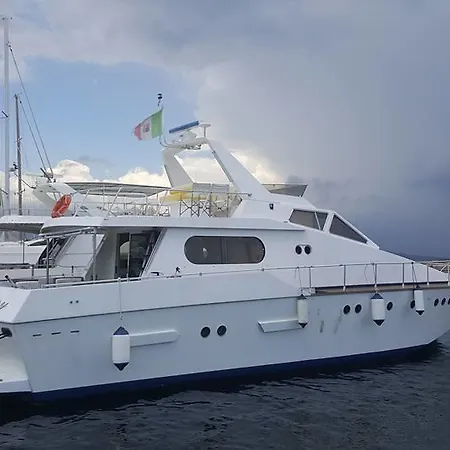 Botel Charter Yacht Full Day Bosa Marina