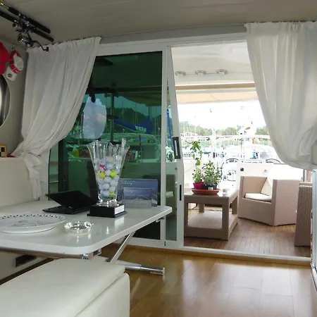 Botel Charter Yacht Full Day Bosa Marina