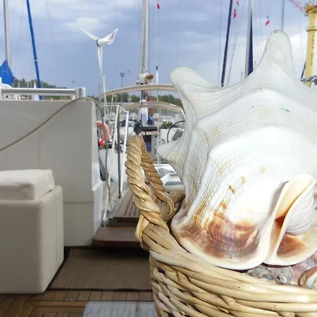 Charter Yacht Full Day Botel Bosa Marina