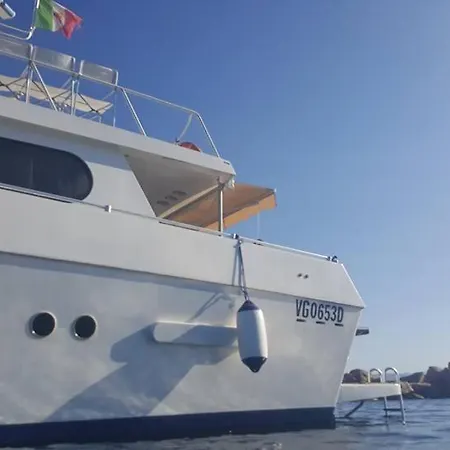 Botel Charter Yacht Full Day