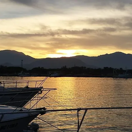 Charter Yacht Full Day 보사마리나