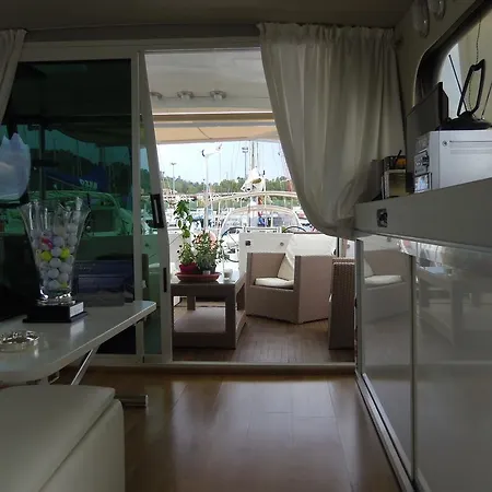 Charter Yacht Full Day 보사마리나
